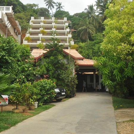 Hotel Silan Mo Mirissa Buitenkant foto