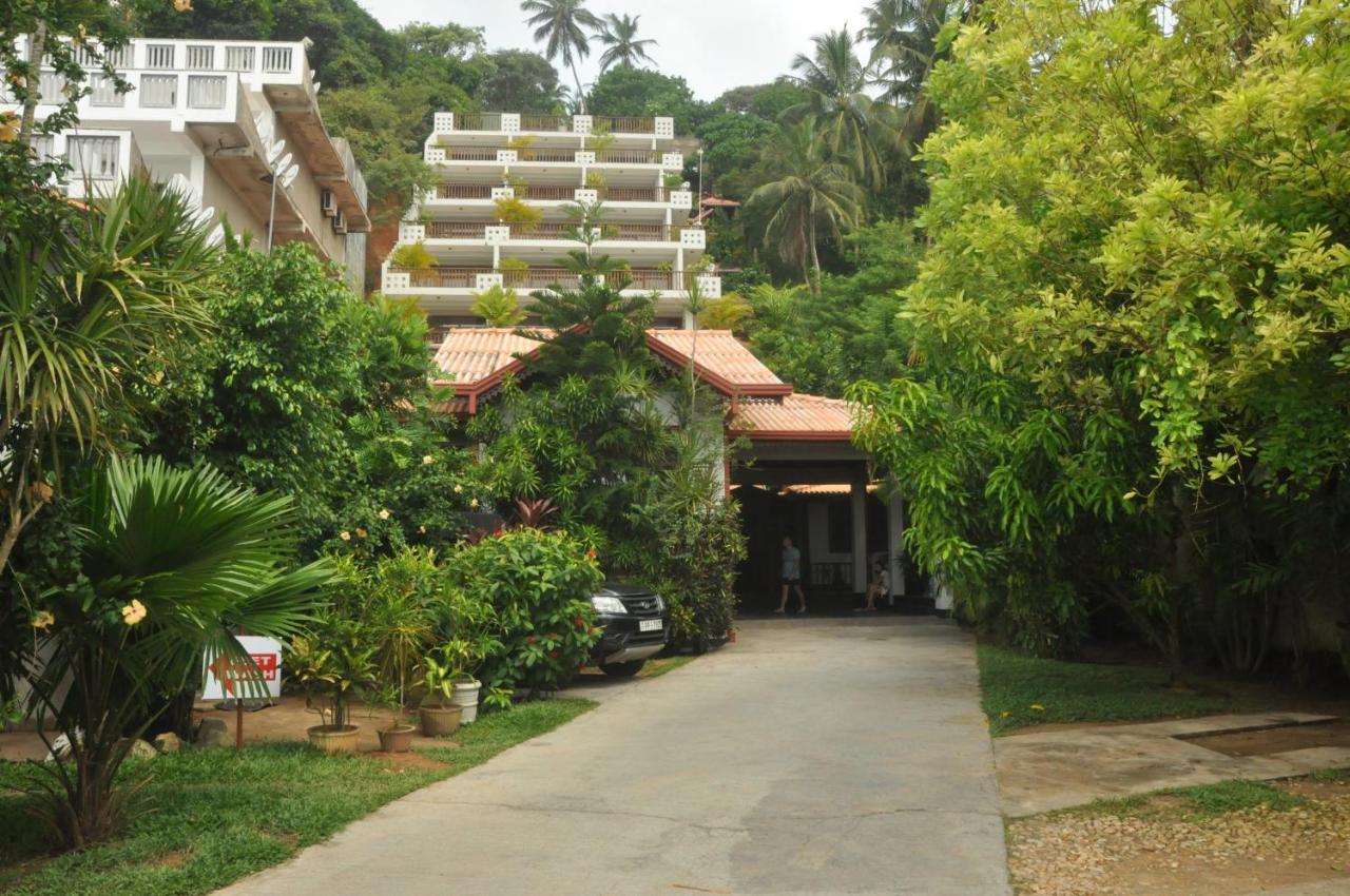Hotel Silan Mo Mirissa Buitenkant foto
