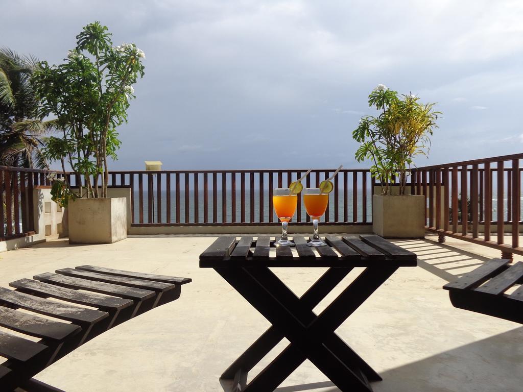 Hotel Silan Mo Mirissa Buitenkant foto