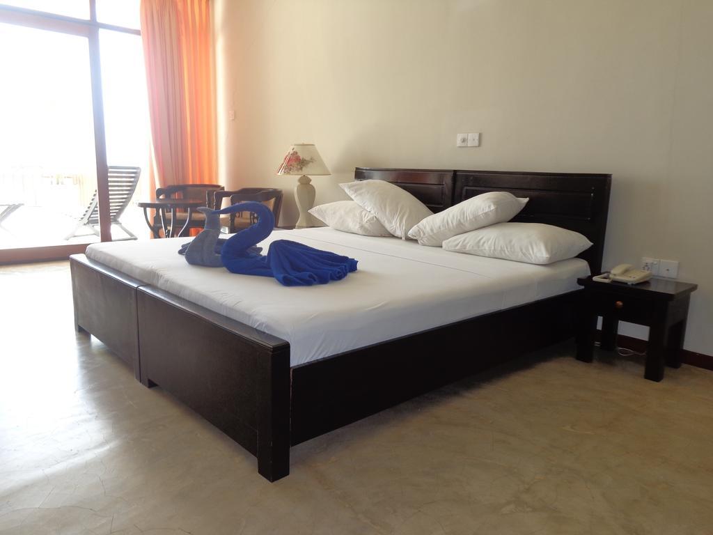 Hotel Silan Mo Mirissa Buitenkant foto