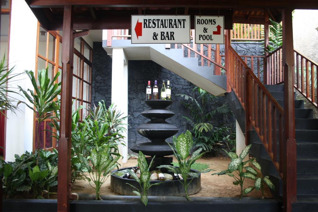 Hotel Silan Mo Mirissa Buitenkant foto