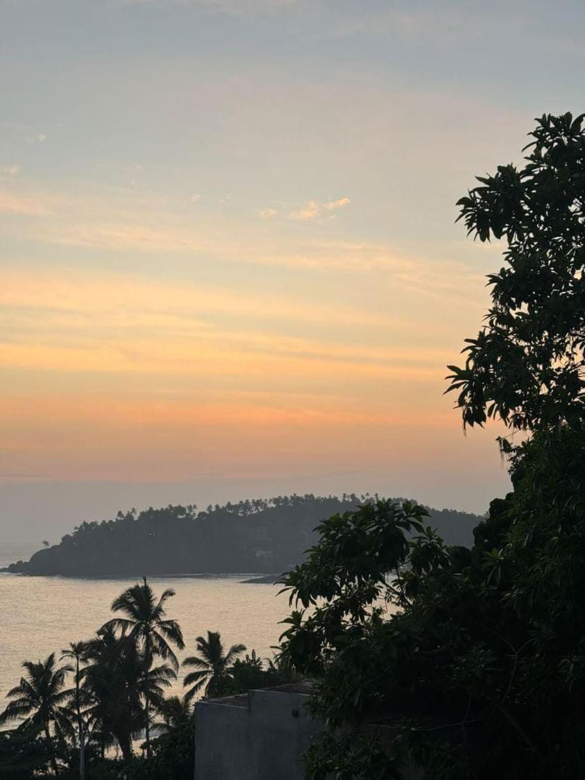 Hotel Silan Mo Mirissa Buitenkant foto