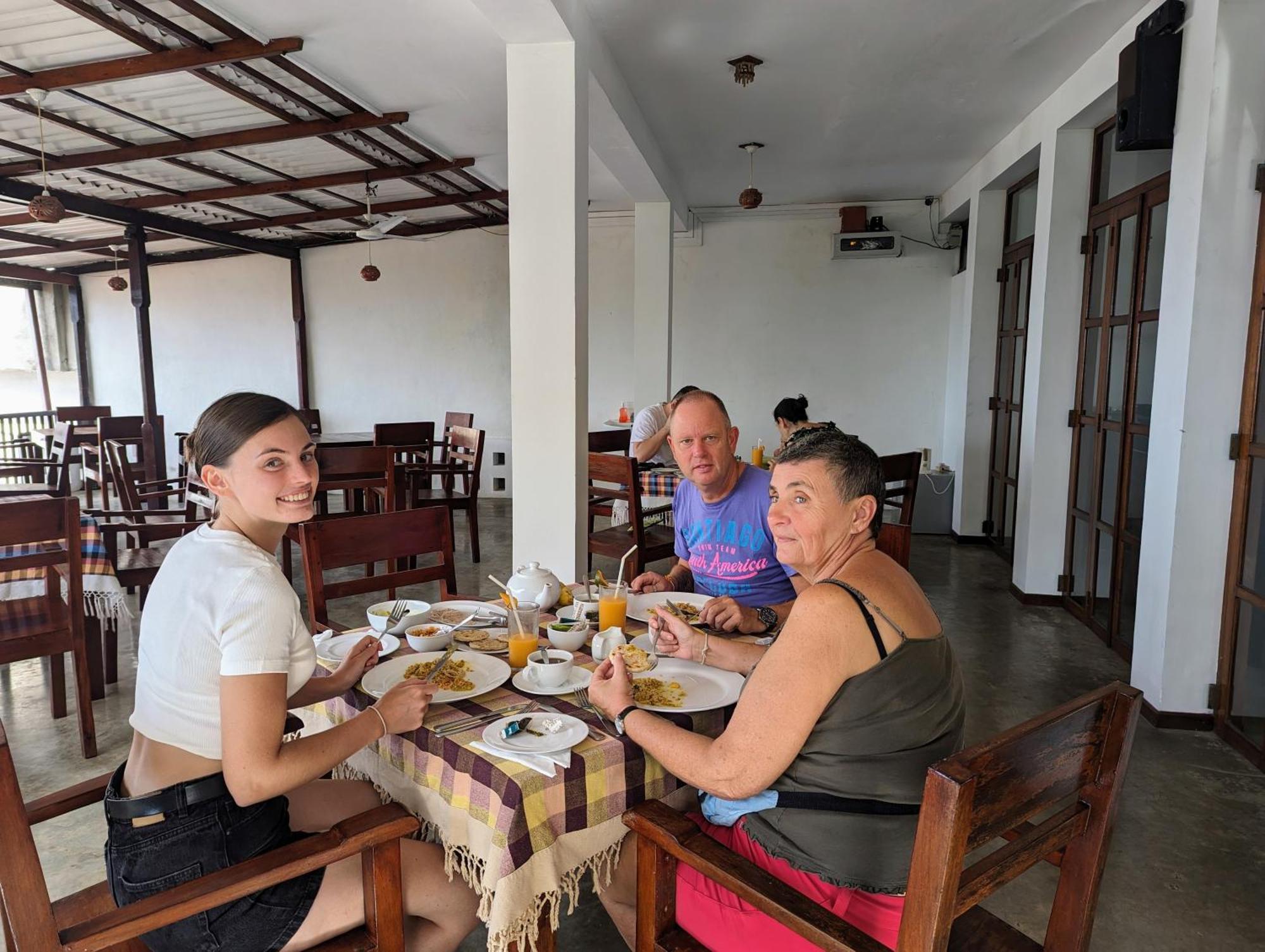 Hotel Silan Mo Mirissa Buitenkant foto