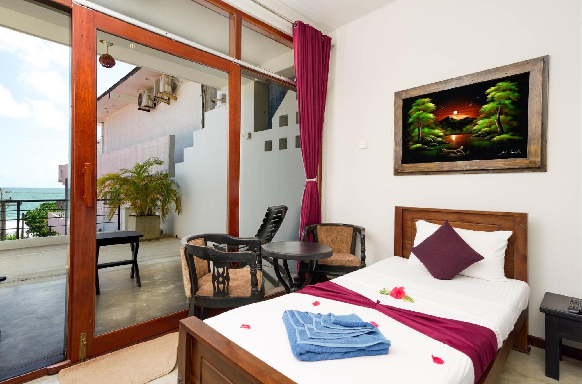 Hotel Silan Mo Mirissa Buitenkant foto