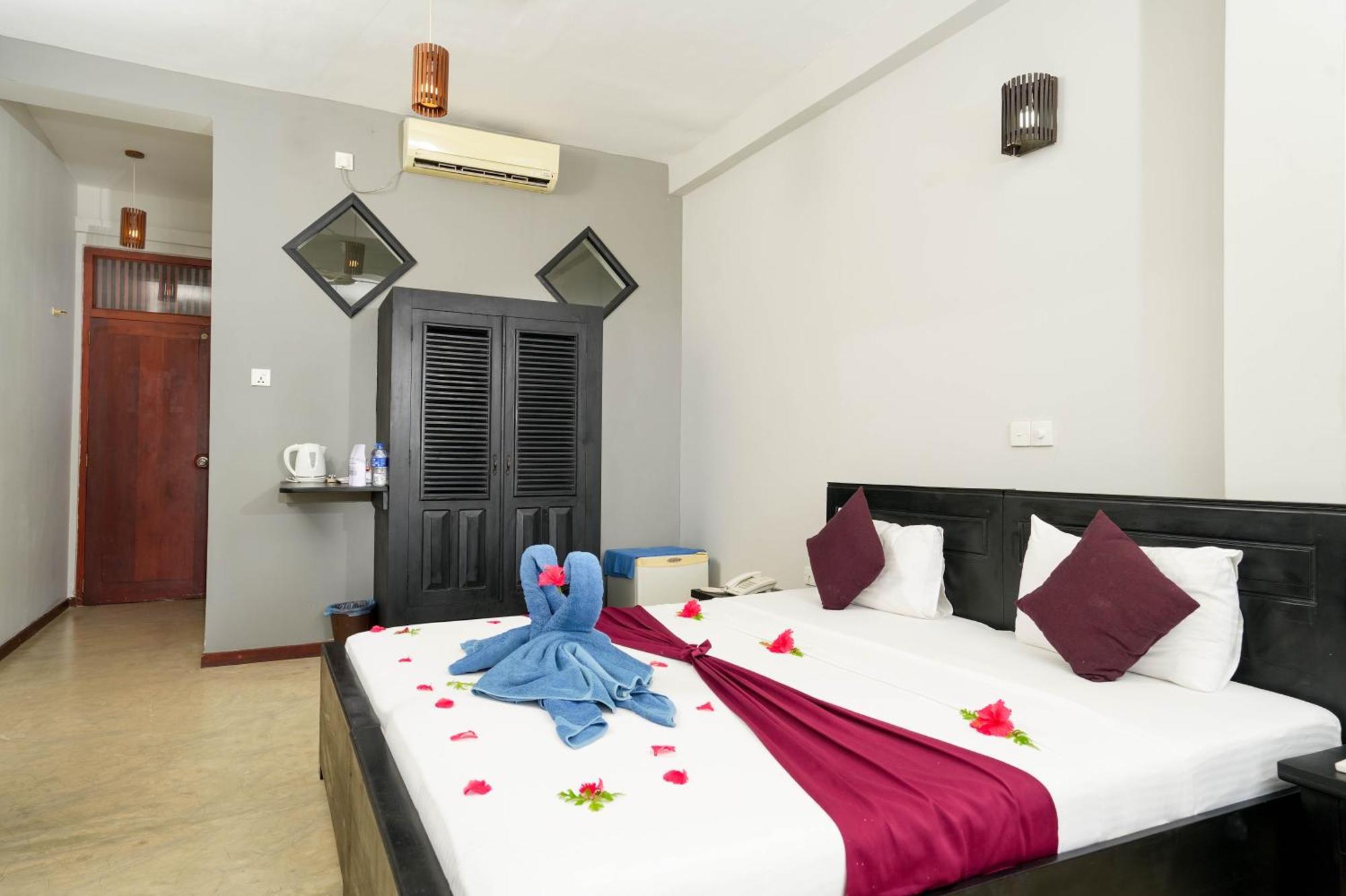 Hotel Silan Mo Mirissa Buitenkant foto