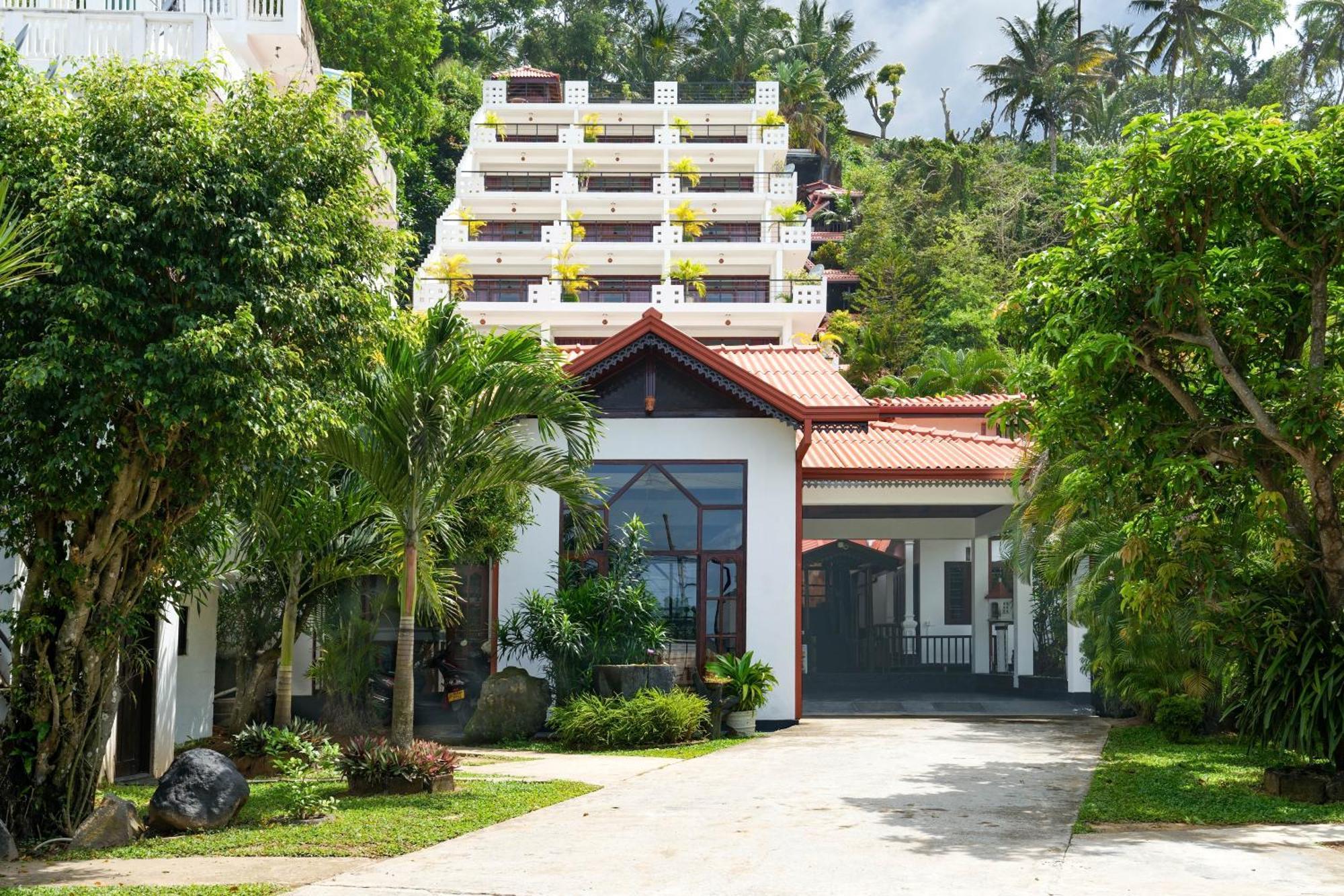 Hotel Silan Mo Mirissa Buitenkant foto