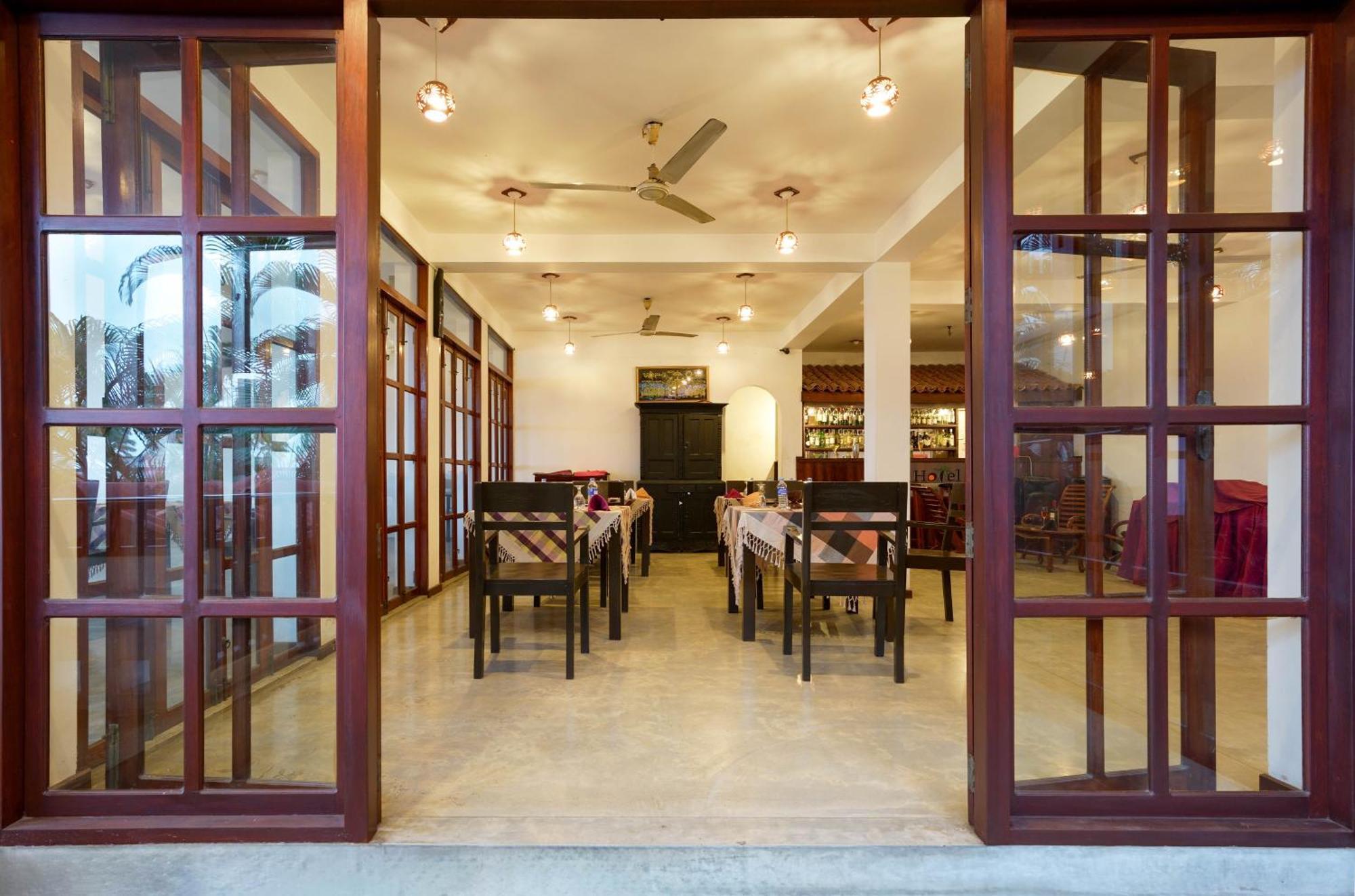 Hotel Silan Mo Mirissa Buitenkant foto