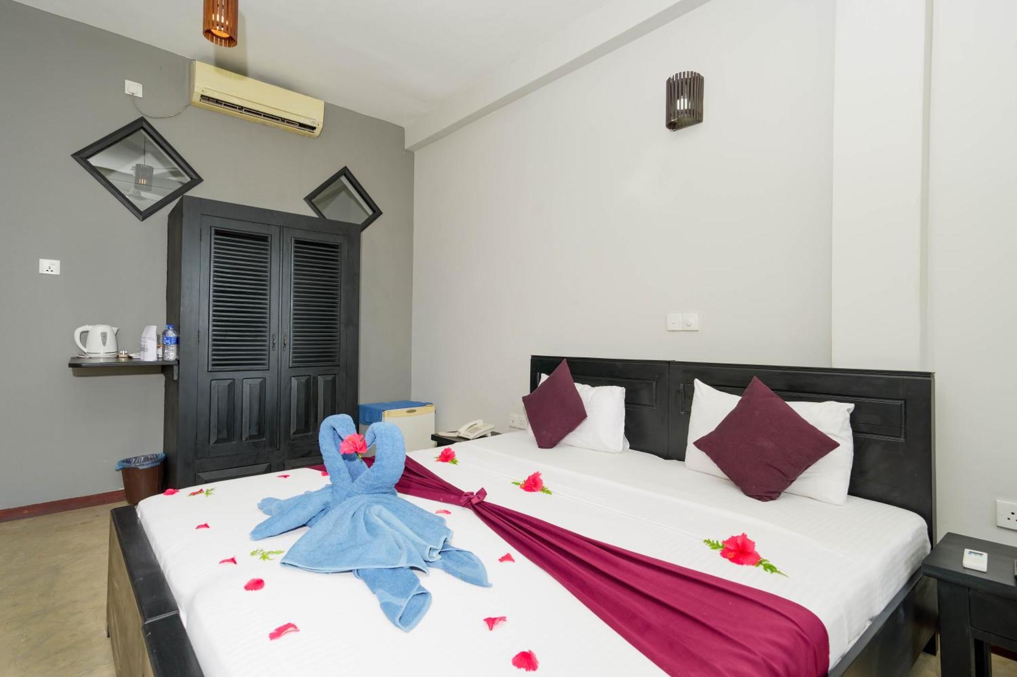 Hotel Silan Mo Mirissa Buitenkant foto