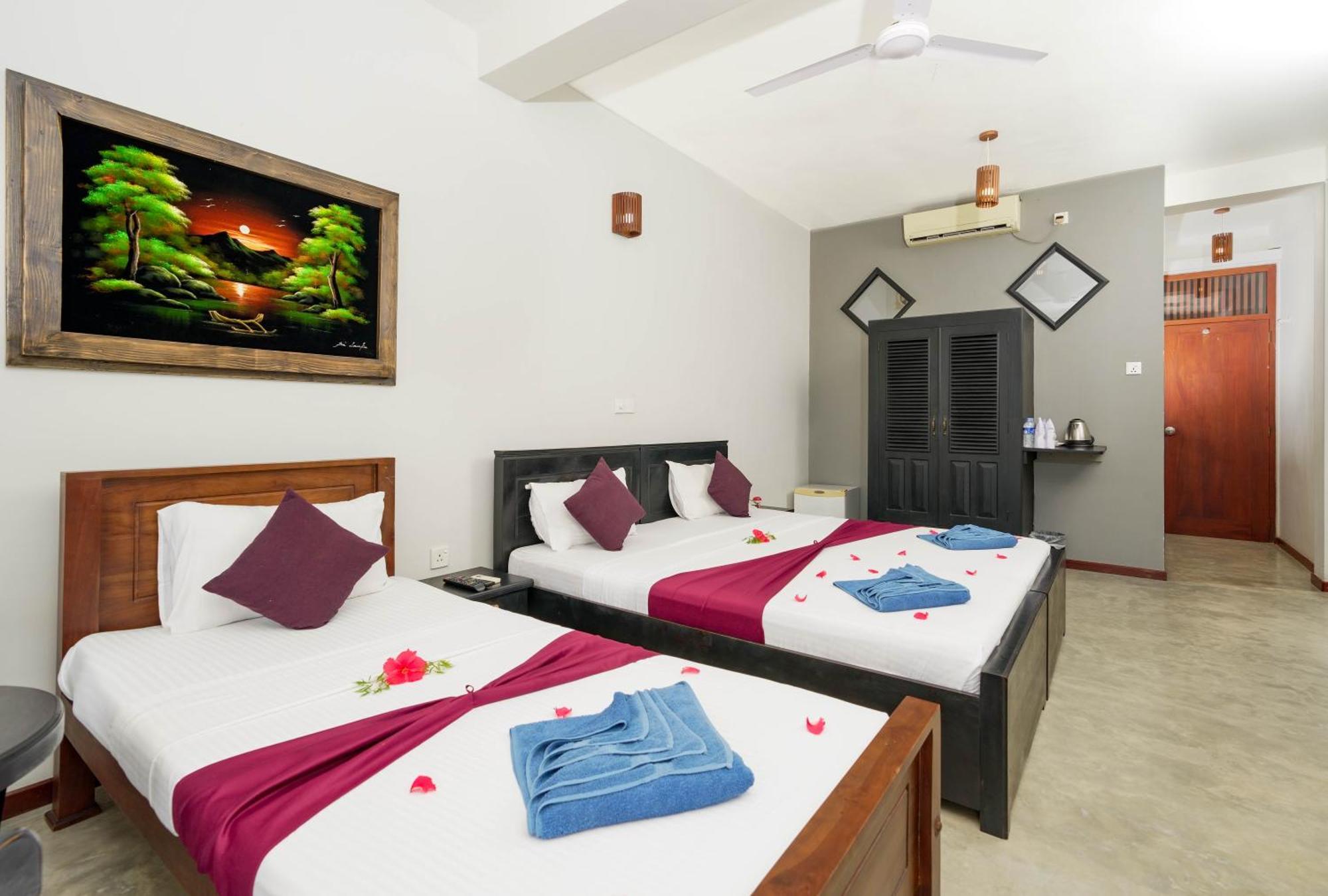 Hotel Silan Mo Mirissa Buitenkant foto