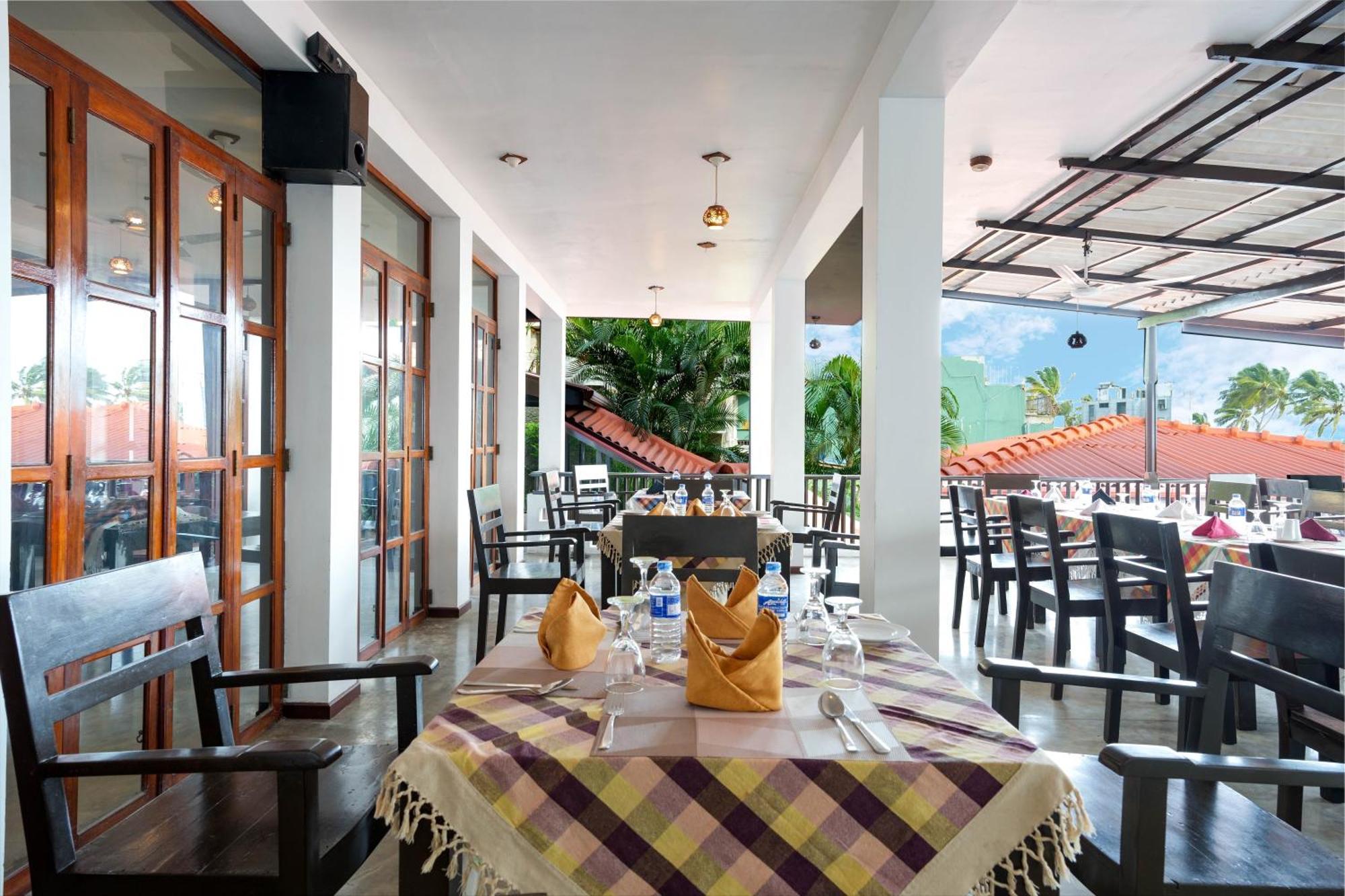 Hotel Silan Mo Mirissa Buitenkant foto