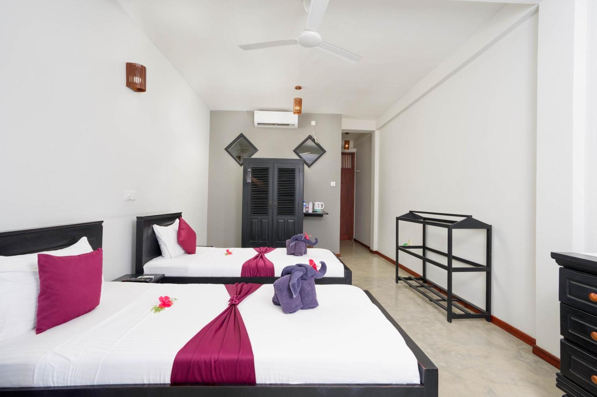 Hotel Silan Mo Mirissa Buitenkant foto