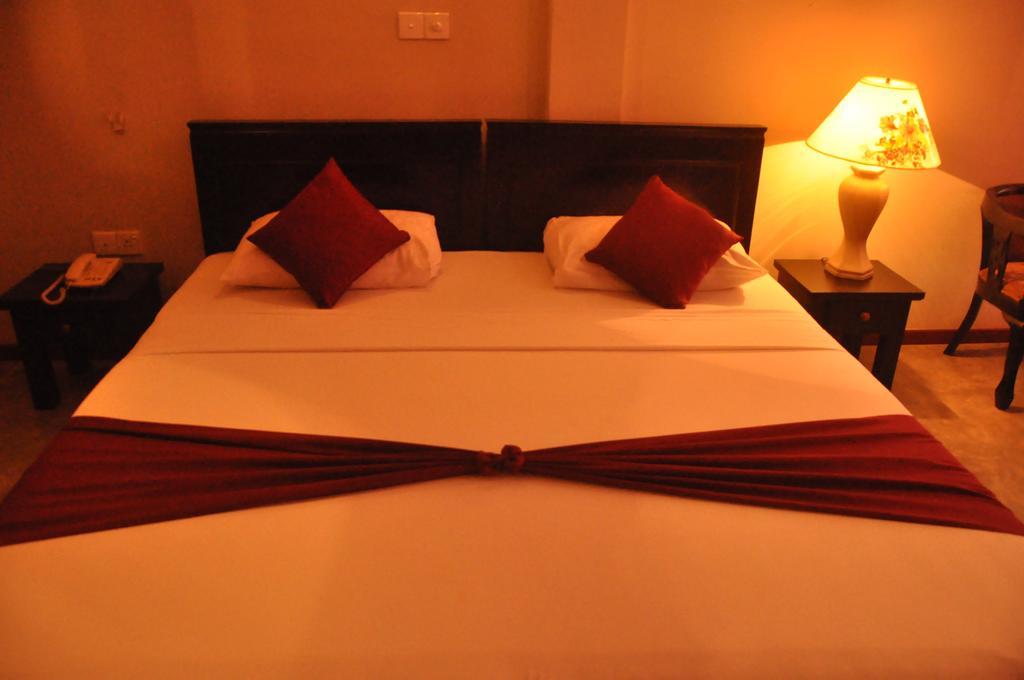 Hotel Silan Mo Mirissa Buitenkant foto