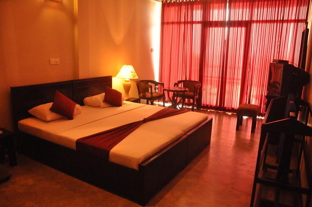 Hotel Silan Mo Mirissa Buitenkant foto